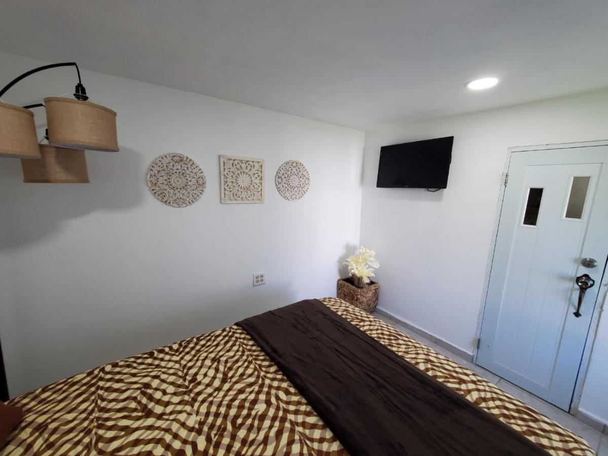Aguadilla Breeze Apt In Gated Complex 8 Minute Walk To Crashboat Beach Dış mekan fotoğraf